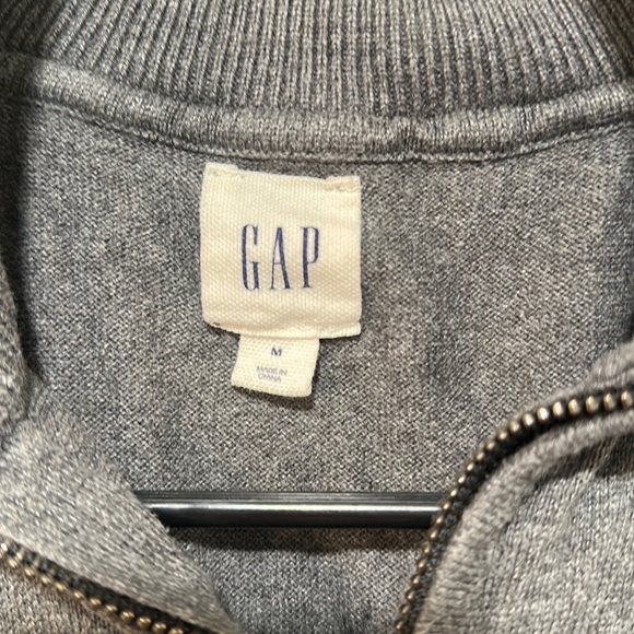 GAP Pullover - Picture 2 of 3